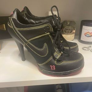 Black and Pink Nike Pumps